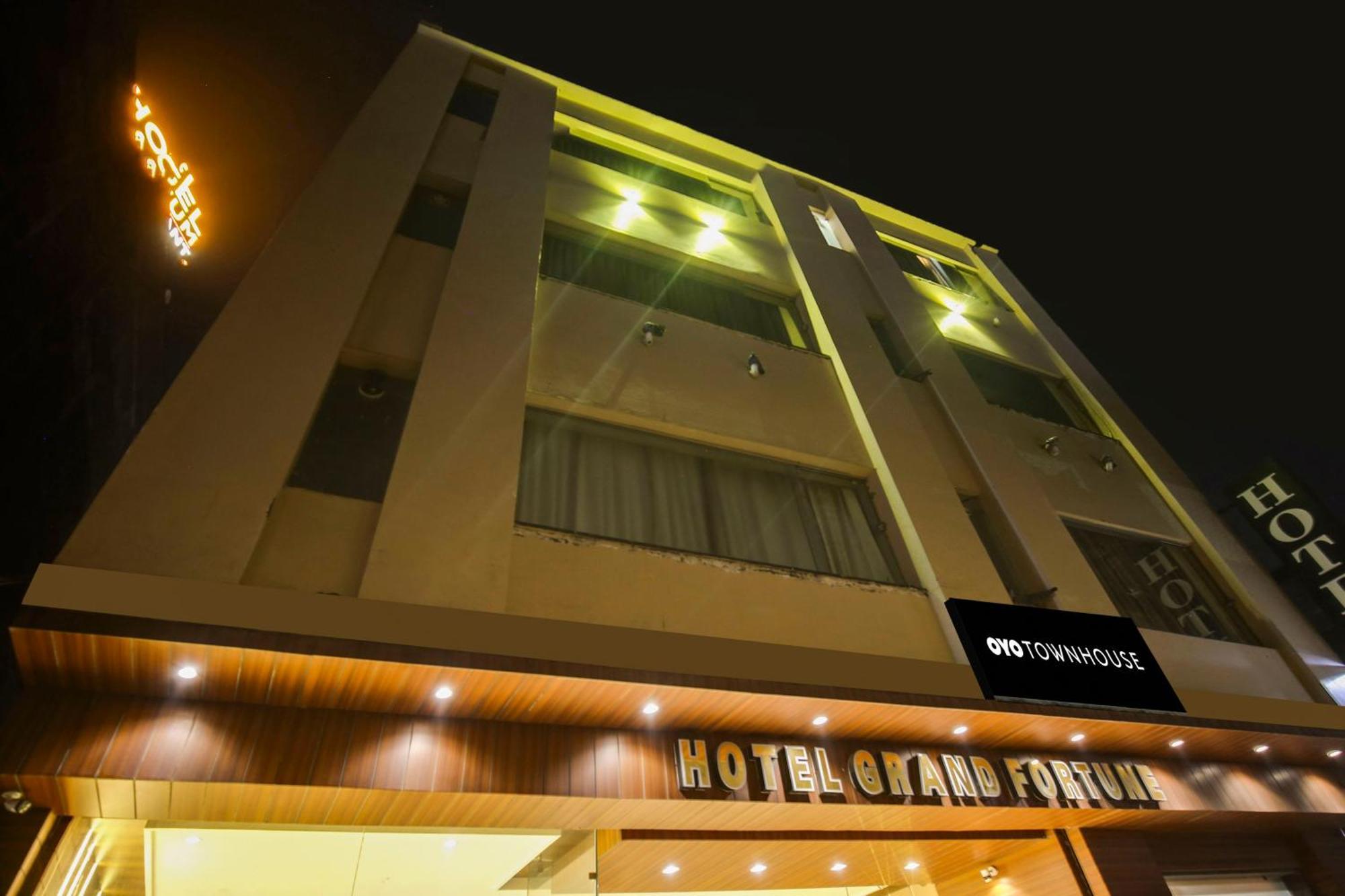 Super Townhouse Grand Fortune Amritsar Luaran gambar